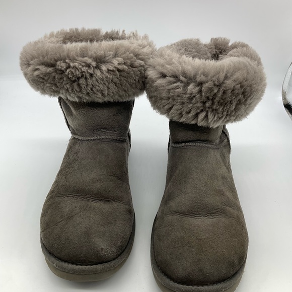 UGG MID CALF BOOTS - Picture 9 of 9